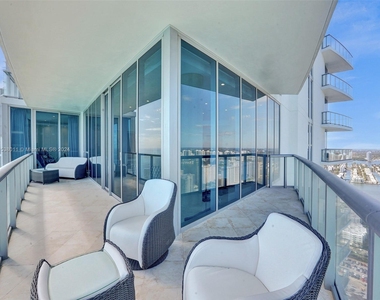 17001 Collins Ave - Photo Thumbnail 6