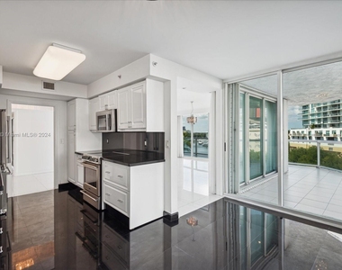 16500 Collins Ave - Photo Thumbnail 5