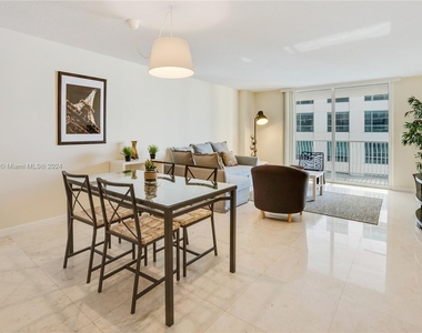 1200 Brickell Bay Dr - Photo Thumbnail 6