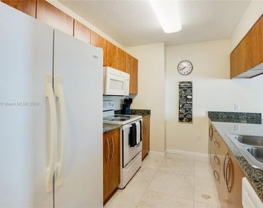 1200 Brickell Bay Dr - Photo Thumbnail 9