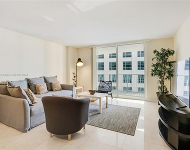 1200 Brickell Bay Dr - Photo Thumbnail 5