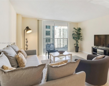 1200 Brickell Bay Dr - Photo Thumbnail 4