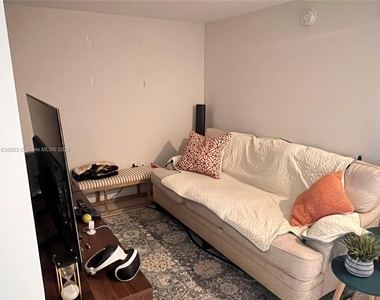 16385 Biscayne Blvd - Photo Thumbnail 12