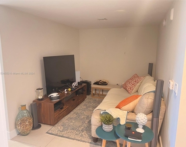 16385 Biscayne Blvd - Photo Thumbnail 13