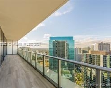 1300 Brickell Bay Dr - Photo Thumbnail 4