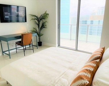 1300 Brickell Bay Dr - Photo Thumbnail 11