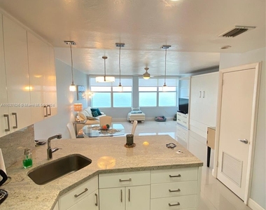 2899 Collins Ave - Photo Thumbnail 4