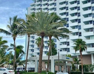 2899 Collins Ave - Photo Thumbnail 20