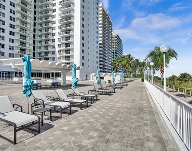 5701 Collins Avenue - Photo Thumbnail 15