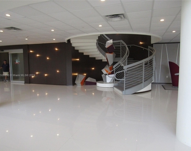 5701 Collins Avenue - Photo Thumbnail 4