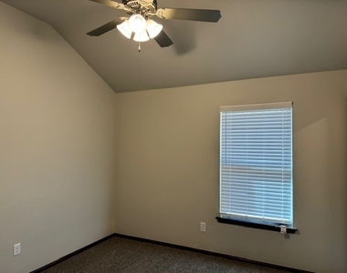 605 Marlin Court - Photo Thumbnail 15