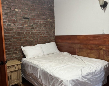 424 East 13th Street - Photo Thumbnail 2