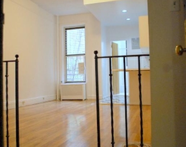 East 77 Street - Photo Thumbnail 2