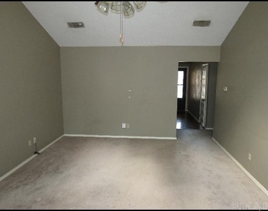 504 Shadow Ridge Drive - Photo Thumbnail 4