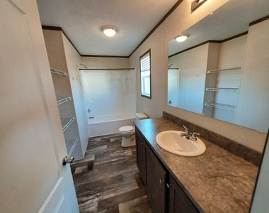 39 Belaire Dr - Photo Thumbnail 4