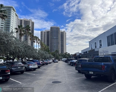 3427 Galt Ocean Dr - Photo Thumbnail 14