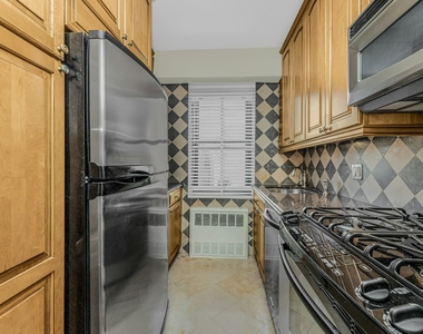 178 E 80th St - Photo Thumbnail 2