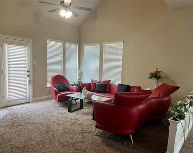 10605 Lariat Trail Drive - Photo Thumbnail 5