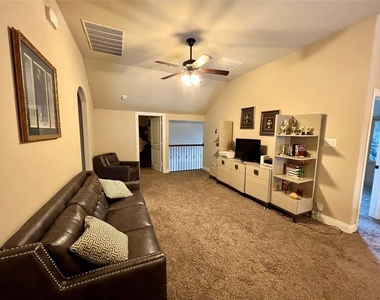 10605 Lariat Trail Drive - Photo Thumbnail 10