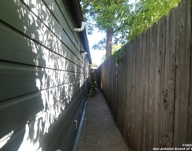 135 Corona Ave - Photo Thumbnail 4