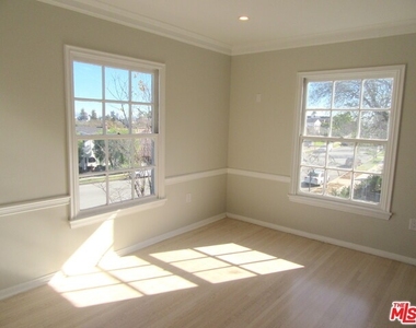 437 Shirley Pl - Photo Thumbnail 8