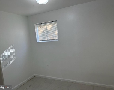 1342 Levis St Ne - Photo Thumbnail 4