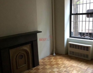 323a East 89th Street - Photo Thumbnail 2