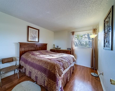 2525 W Bay Drive - Photo Thumbnail 15