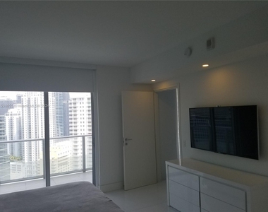 1300 Brickell Bay Dr - Photo Thumbnail 9