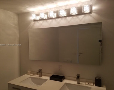 1300 Brickell Bay Dr - Photo Thumbnail 11