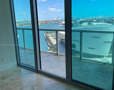 888 Biscayne Blvd - Photo Thumbnail 25