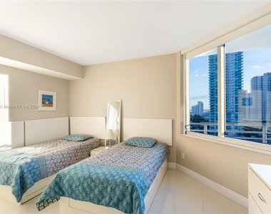 335 S Biscayne Blvd - Photo Thumbnail 9