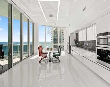 16001 Collins Ave - Photo Thumbnail 6