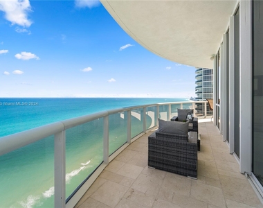 16001 Collins Ave - Photo Thumbnail 24