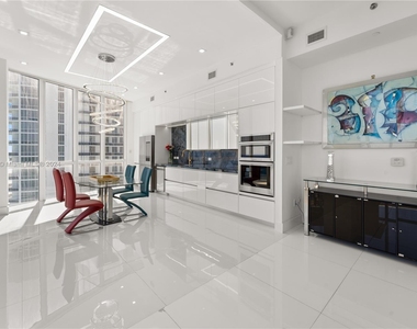 16001 Collins Ave - Photo Thumbnail 5