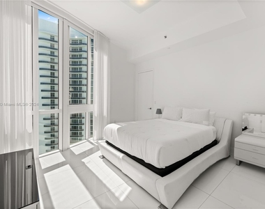 16001 Collins Ave - Photo Thumbnail 15