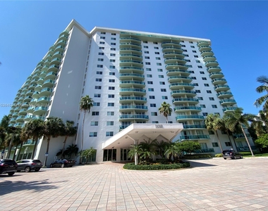 19380 Collins Ave - Photo Thumbnail 0