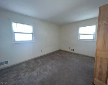 331 Boxwood Ct - Photo Thumbnail 8