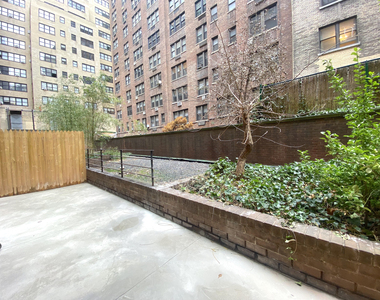 East 56th Street - Photo Thumbnail 6