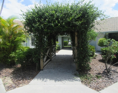 1127 E Seminole Avenue - Photo Thumbnail 1