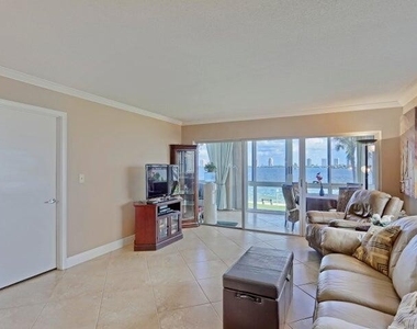 501 Lake Shore Drive - Photo Thumbnail 16