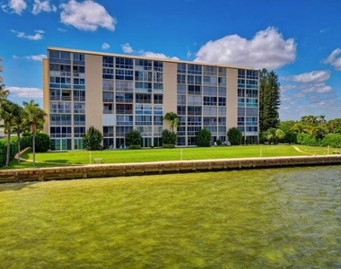 501 Lake Shore Drive - Photo Thumbnail 53