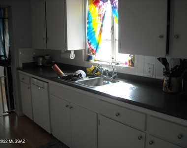 1402 E Spring Street - Photo Thumbnail 4