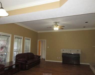 404 Heather Lane - Photo Thumbnail 4