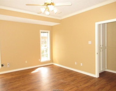 404 Heather Lane - Photo Thumbnail 16