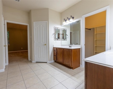 2315  Wheaton Trl - Photo Thumbnail 15