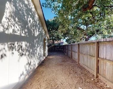 916 Navarro Drive - Photo Thumbnail 27