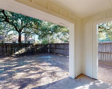 916 Navarro Drive - Photo Thumbnail 24