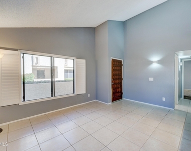 755 E Lola Drive - Photo Thumbnail 2