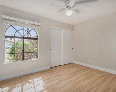 3128 E Charleston Avenue - Photo Thumbnail 24